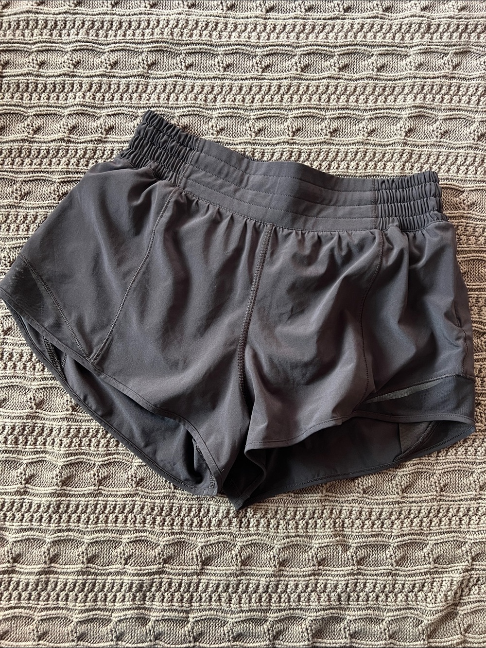 Lululemon Hotty Hot HR lined short 2.5”